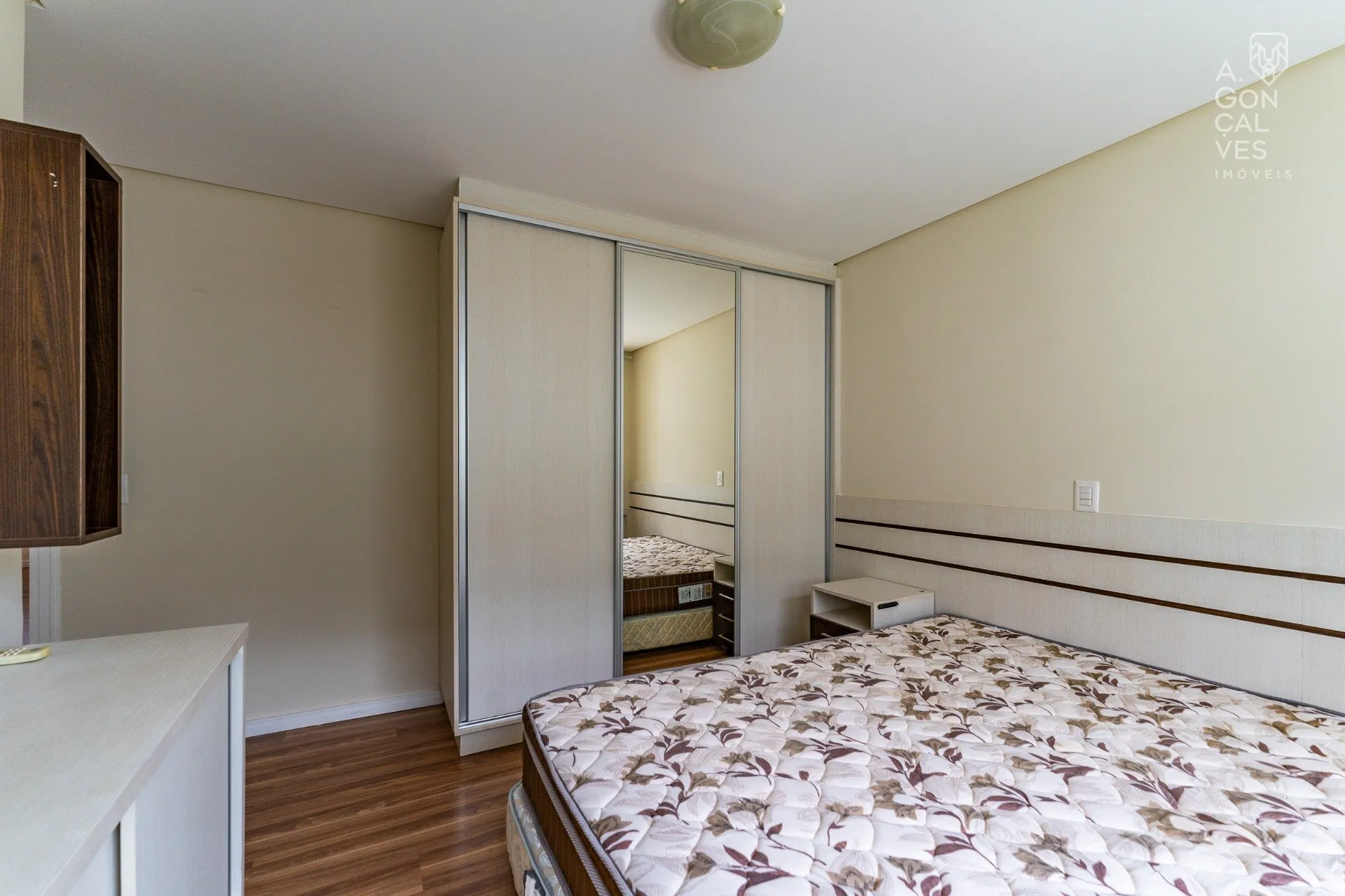 Unfurnished house with 4 bedrooms and 5 bathrooms — photo 21