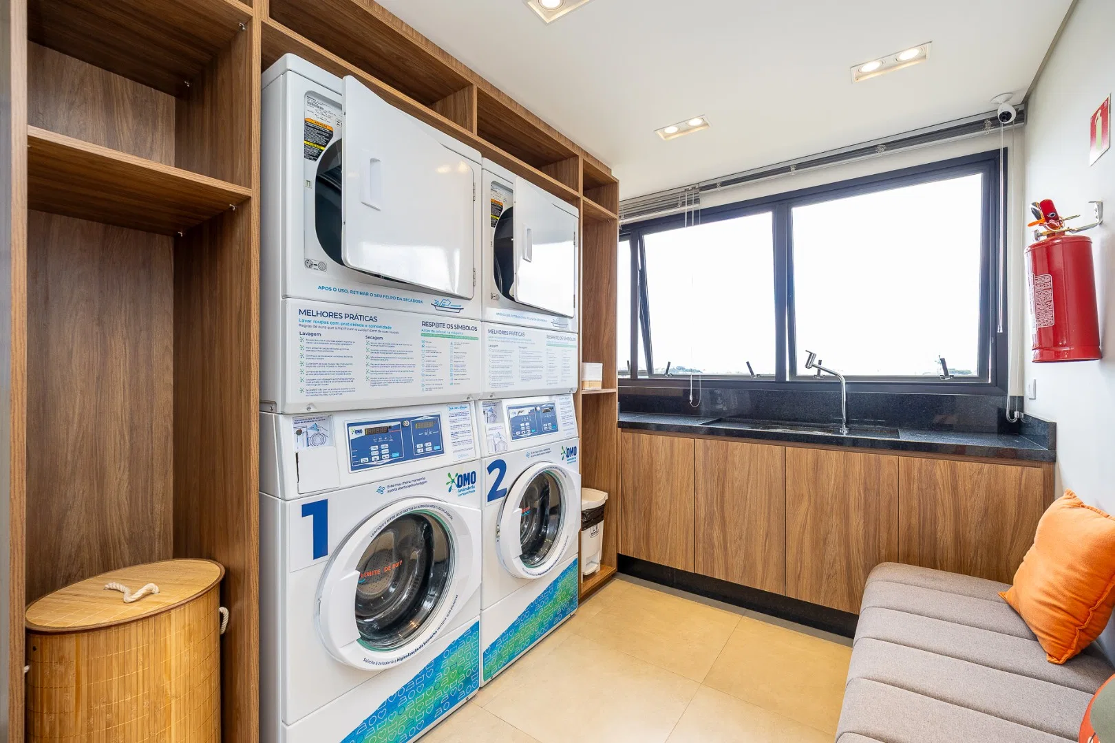 27 m² studio with a washing machine and a home office — photo 5