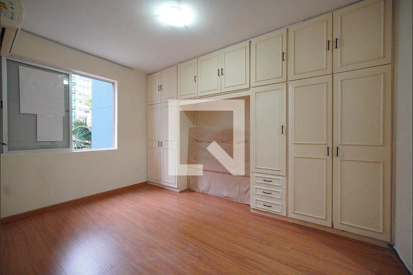 Wood or laminate floors in a one-bedroom apartment, 48 m² — photo 3