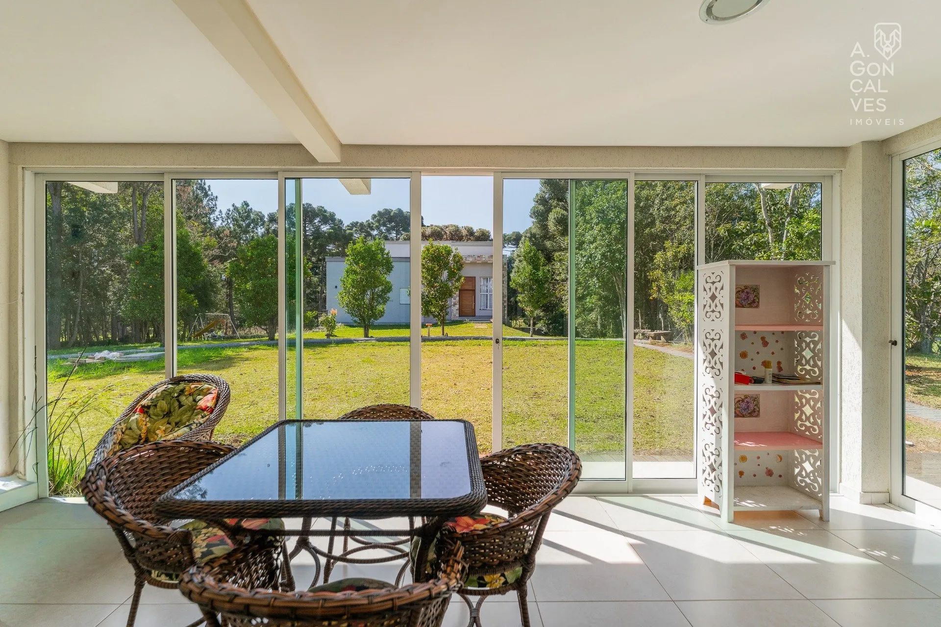 House with 4 bedrooms, 4 bathrooms and air conditioning — photo 18