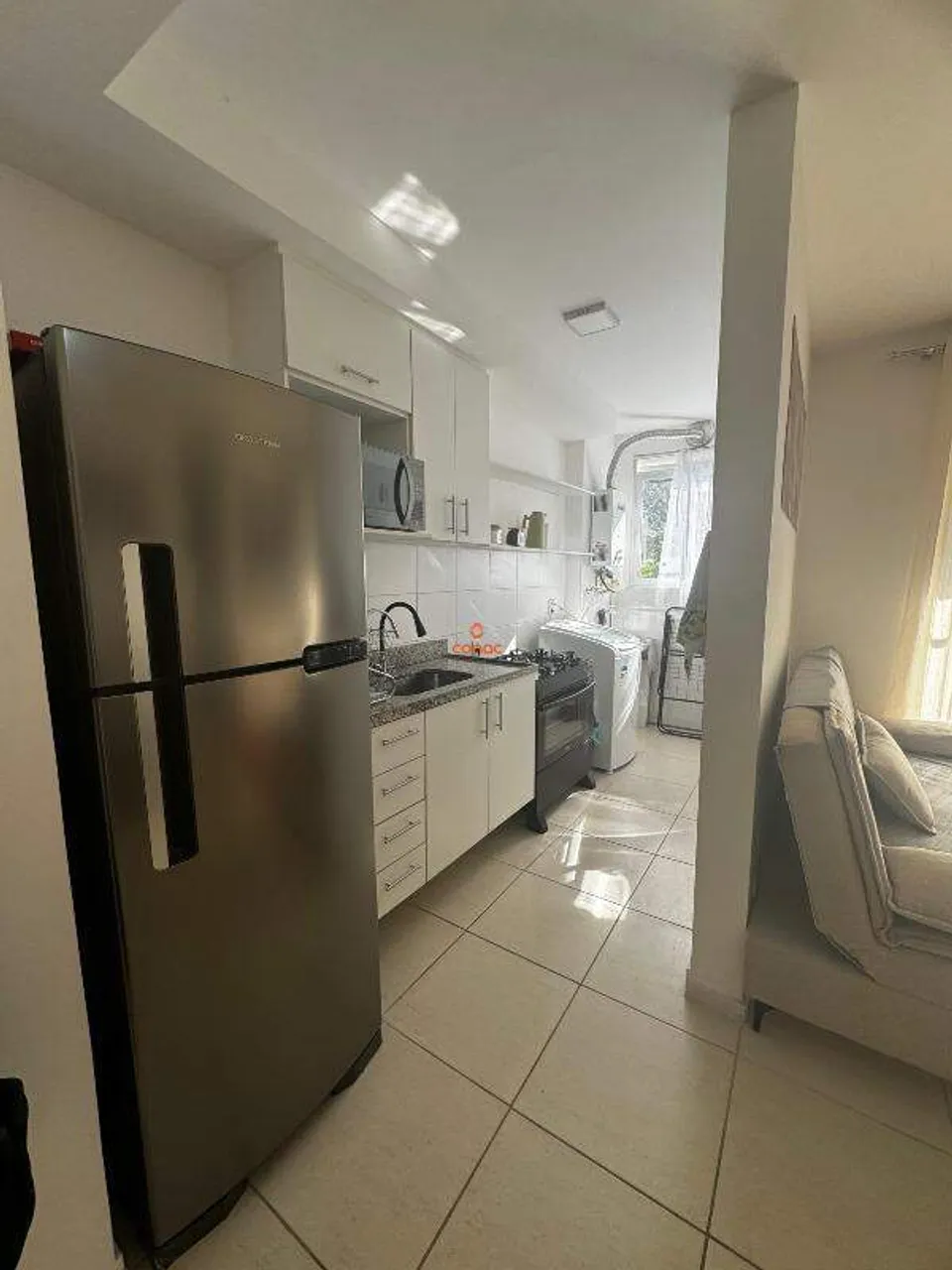 Apartamento com 3 quartos e cozinha fechada com fogão a gás — photo 2