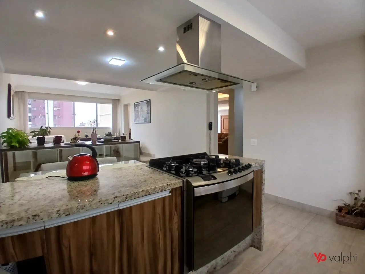 4-bedroom apartment with a walk-in closet in Curitiba — photo 31