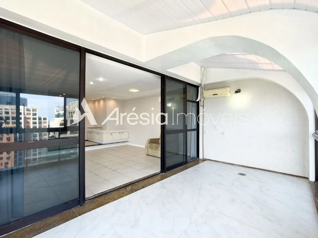 3-bedroom apartment with a bathtub — photo 18