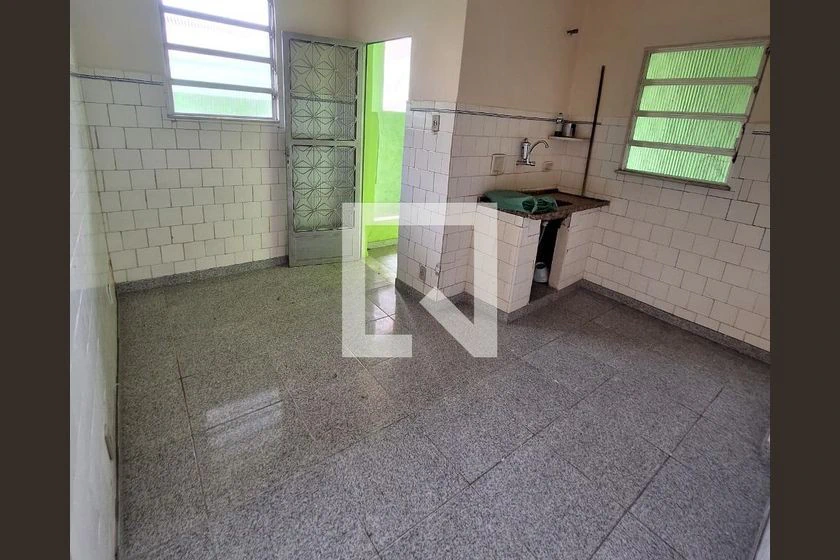 Unfurnished house with 2 bedrooms, 1 bathroom and parking — photo 3