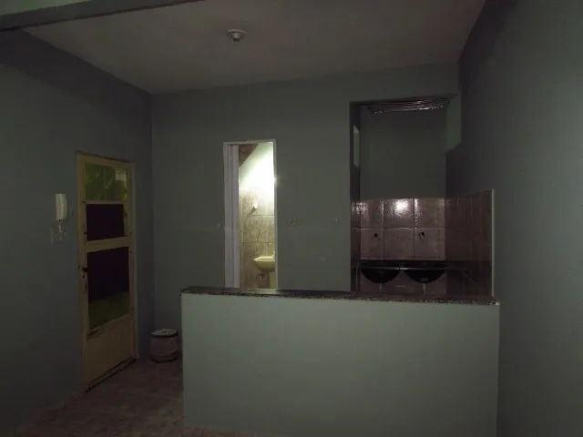 Studio-style kitchenette with fitted cabinets and 1 bathroom — photo 2