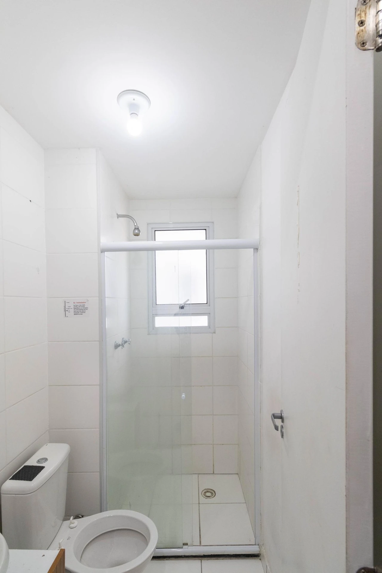 Apartamento sem vaga com 2 quartos e box de vidro