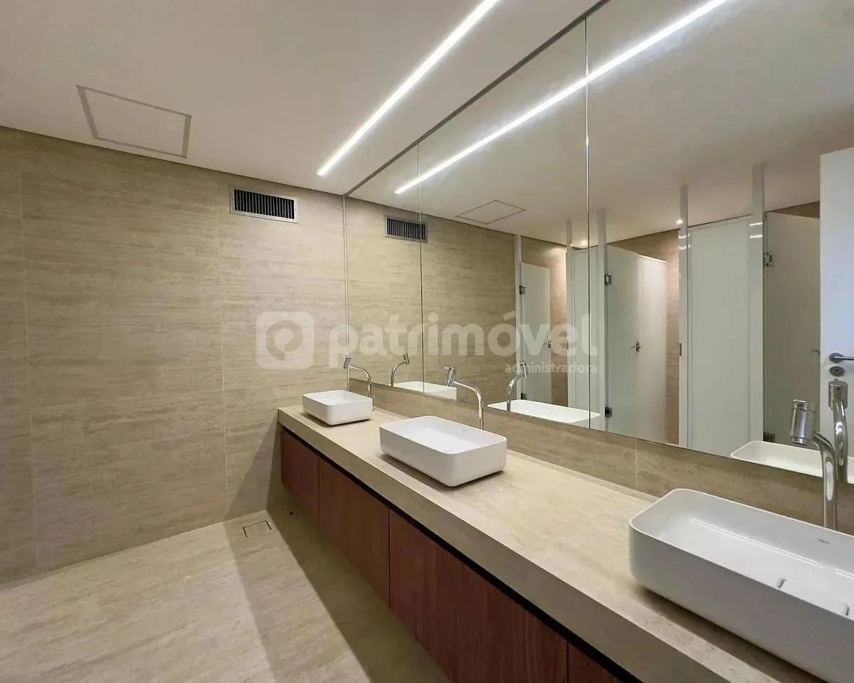 Немеблированная квартира 780 м²: 1 спальня и 6 санузлов — photo 14