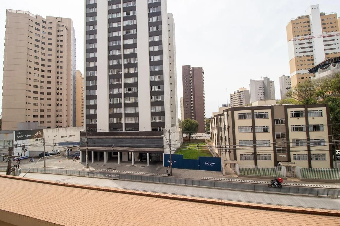 3-bedroom apartment with a bathtub in Curitiba — photo 59