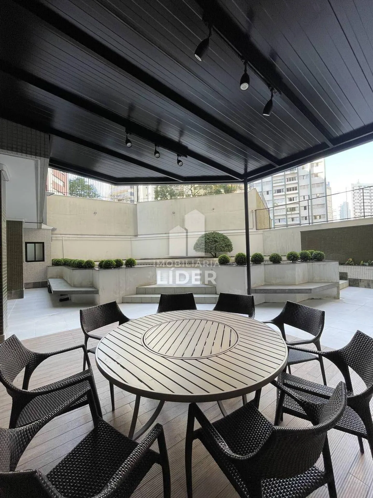 Apartment with 4 bedrooms and 3 parking spots, balcony — photo 51
