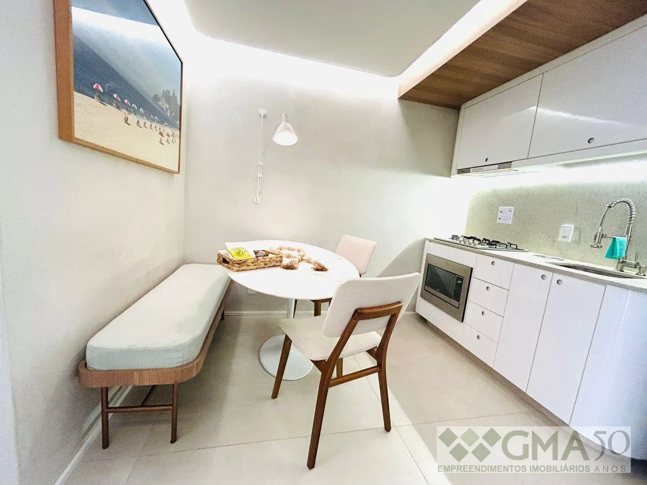 Furnished 1-bedroom apartment with a gas stove — photo 2