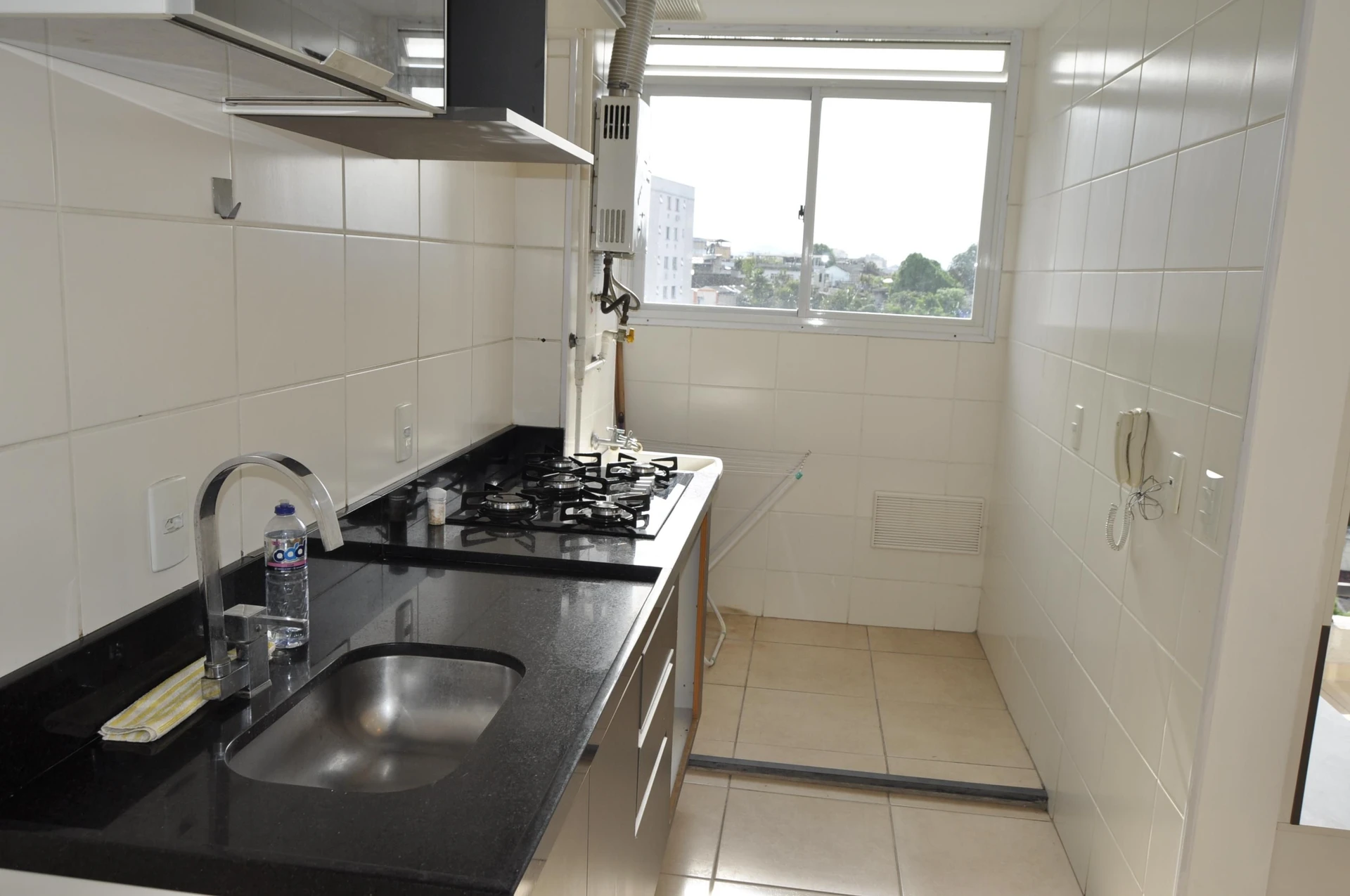 2-bedroom apartment in a building with a gym — photo 6
