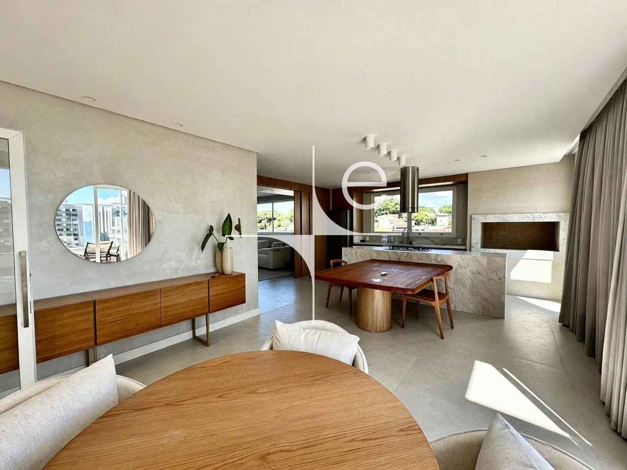 Furnished 1-bedroom apartment with an open-plan kitchen — photo 18