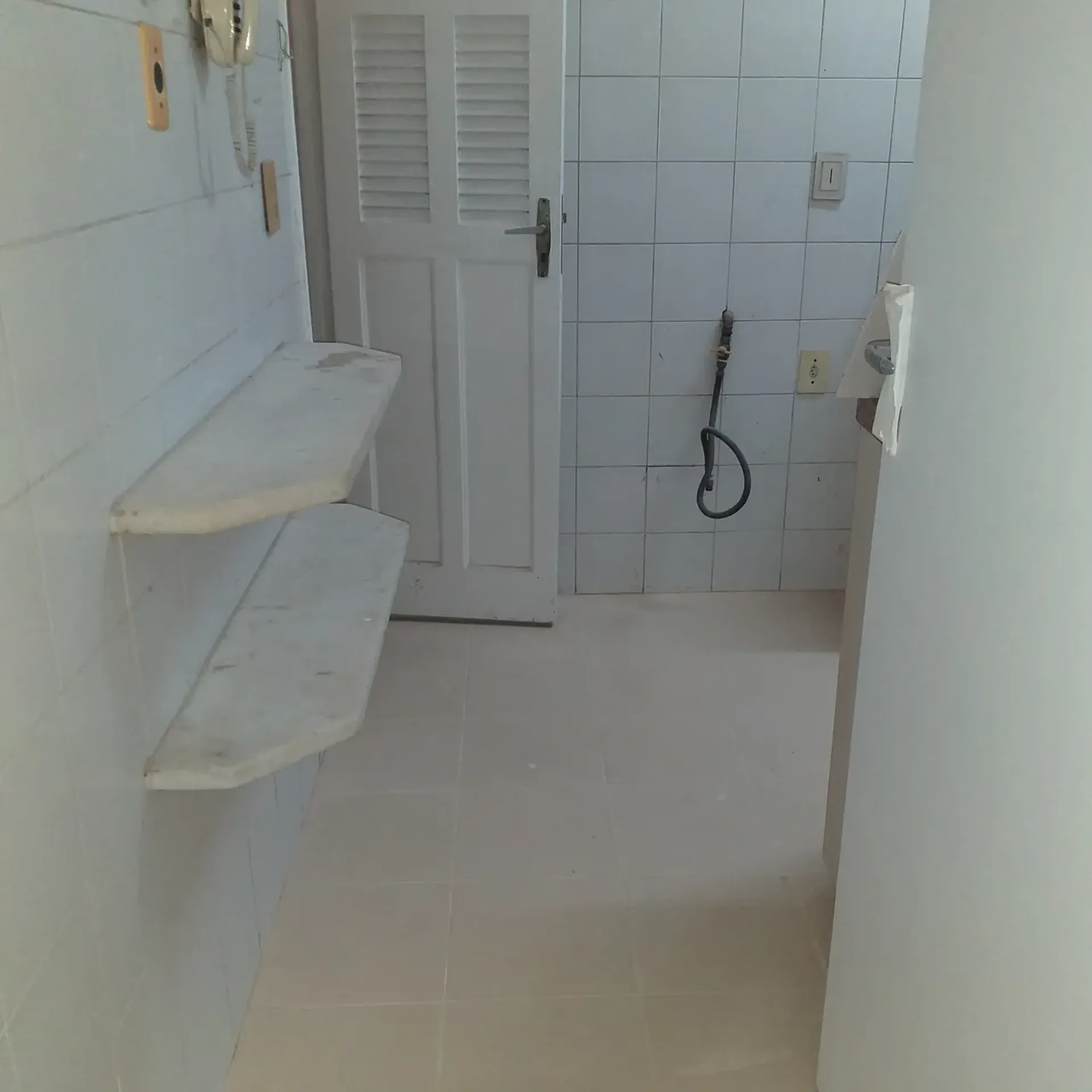 Квартира 153 м² с 2 спальнями и видом на воду и горы — photo 14