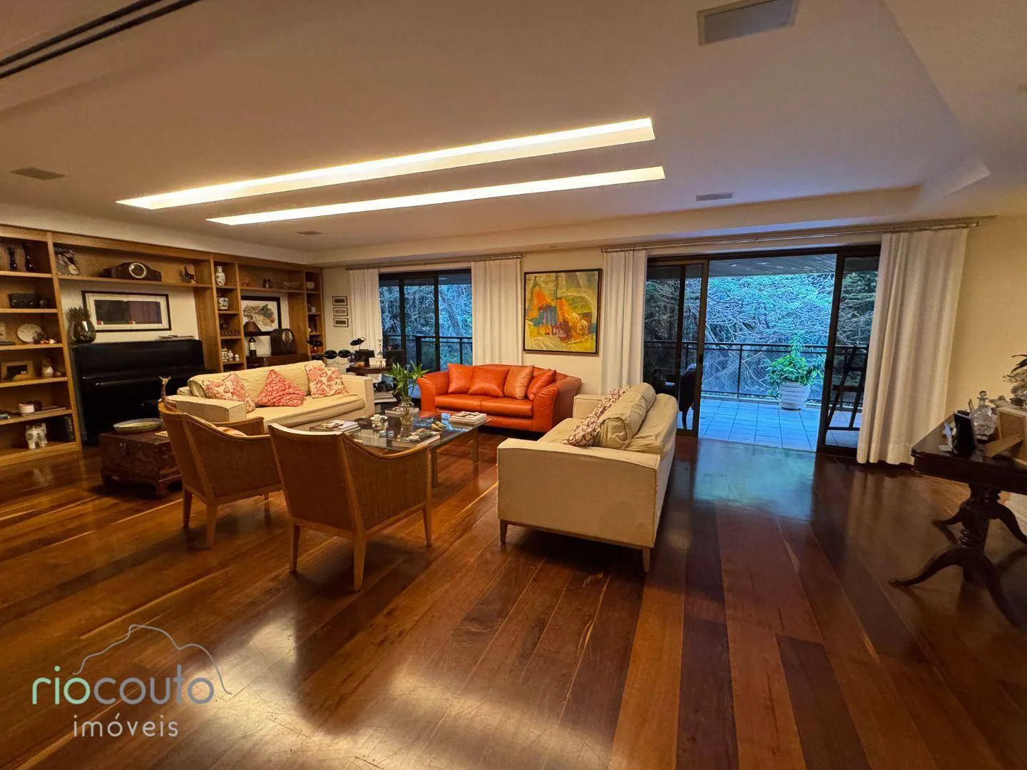Apartment with 4 bedrooms and balconies, 370 m² — photo 3