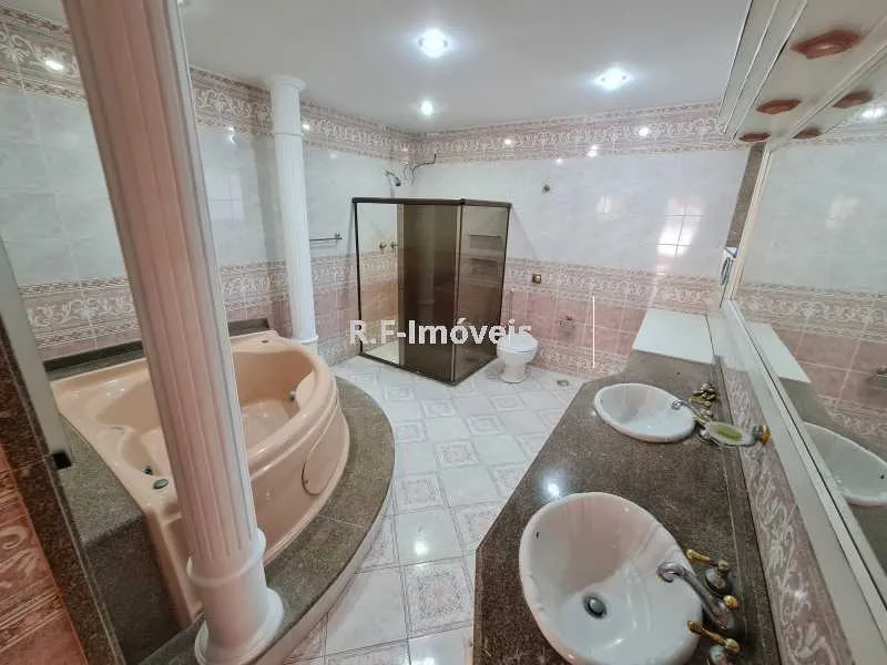 Triplex house with 4 bedrooms and 4 bathrooms — photo 8