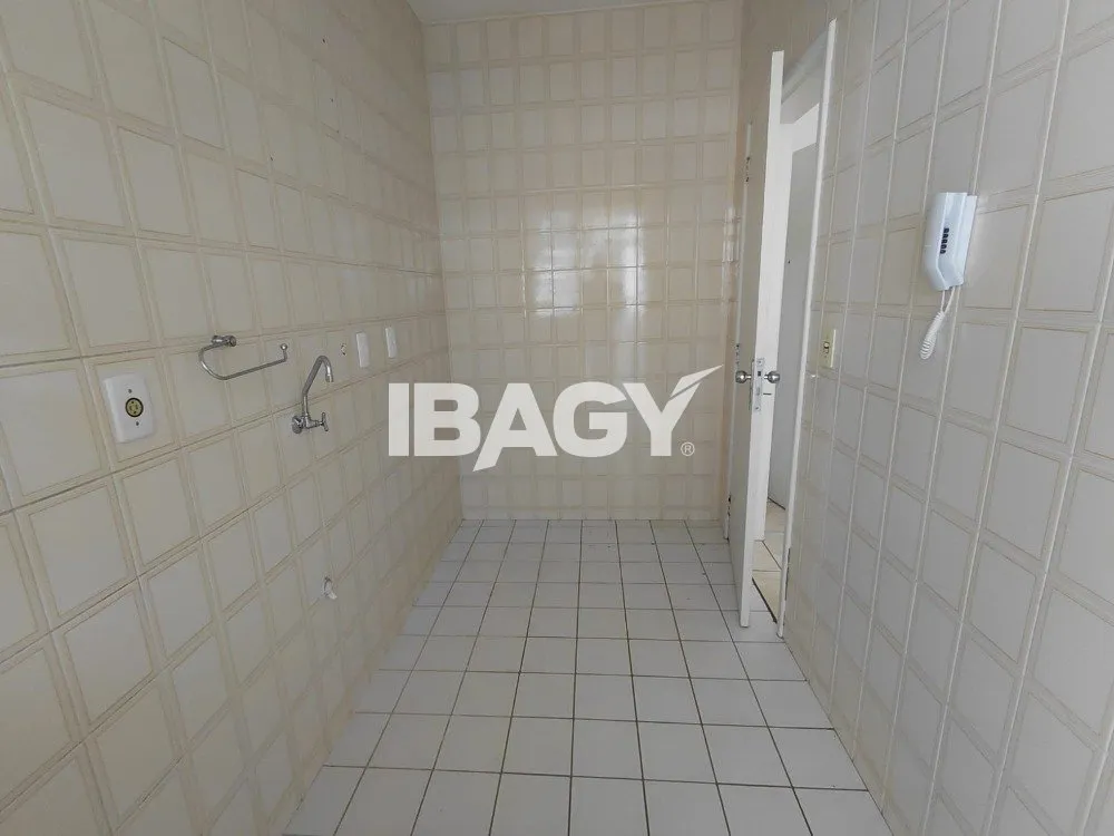 1-bedroom apartment with laundry area and parking — photo 4