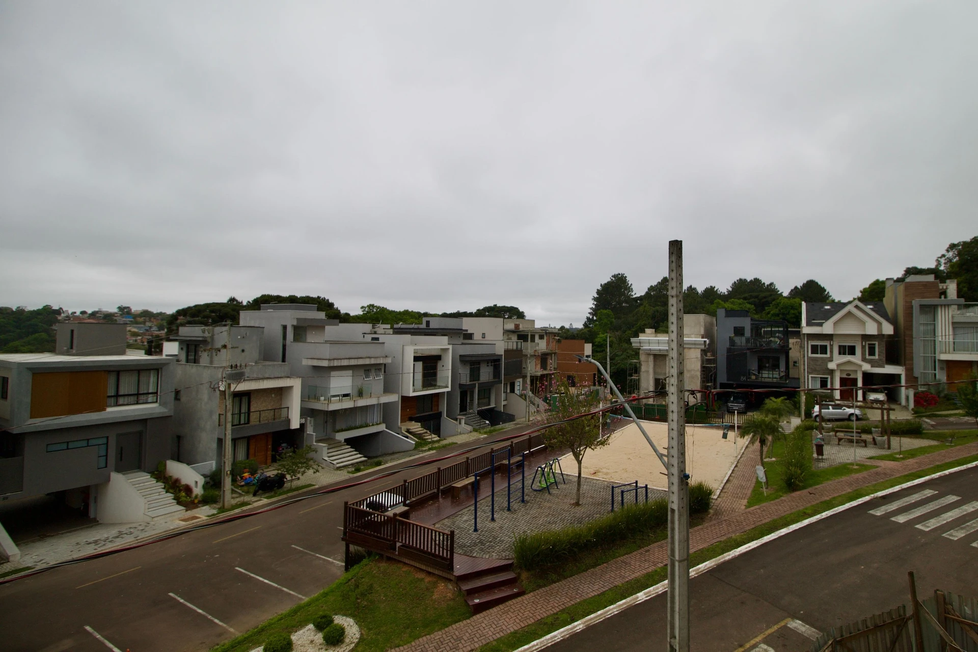 Floor-to-ceiling windows in a 3-bedroom house, 160 m² — photo 47