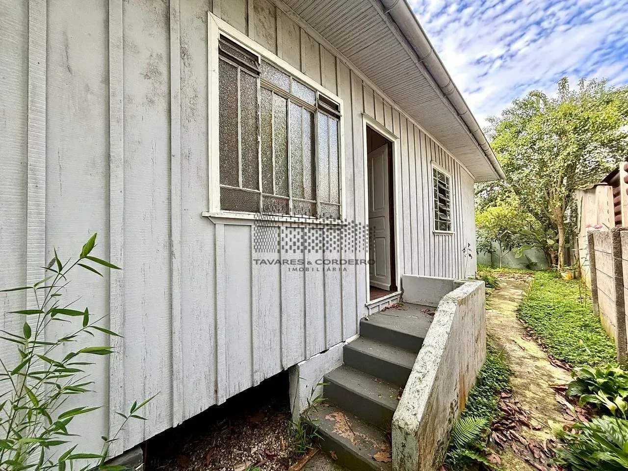 Wood or laminate floors in a 2-bedroom house, 60 m²