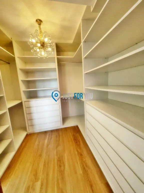 Furnished house with 4 en-suites and 330 m² plus 2 parking — photo 5
