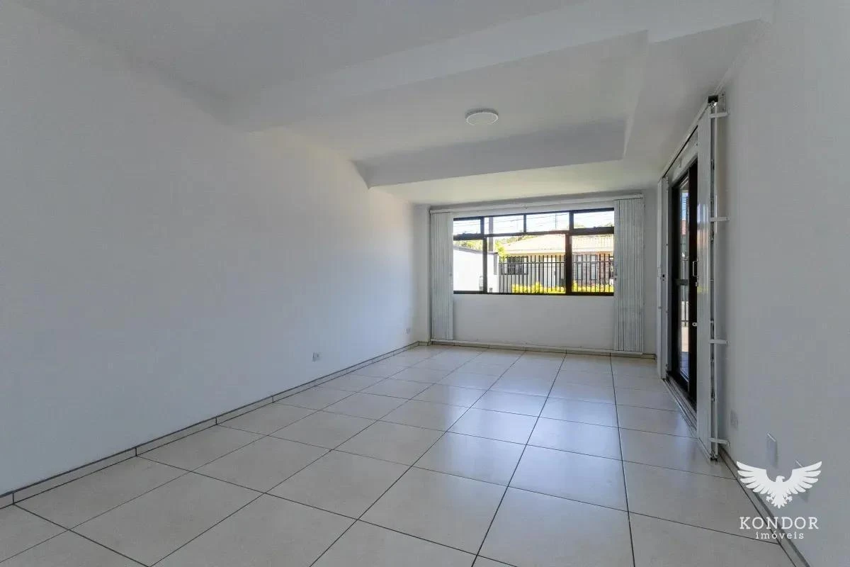 Walk-in closet in a 3-bedroom house, 184 m² — photo 11
