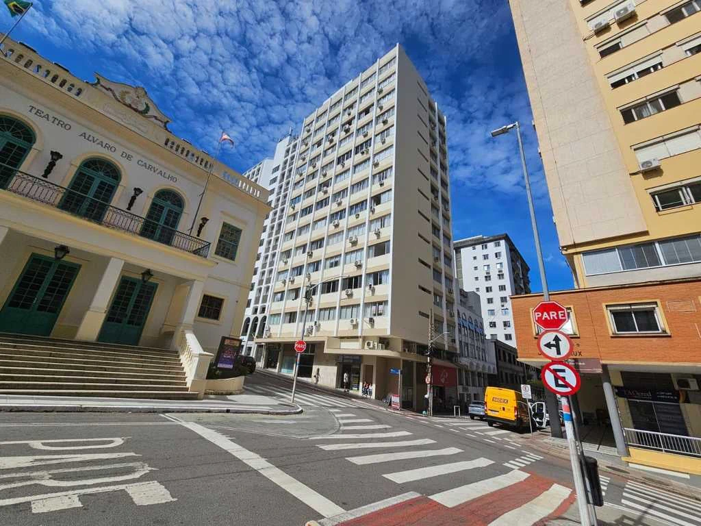 Departamento con piso de madera o laminado en Florianópolis — photo 2