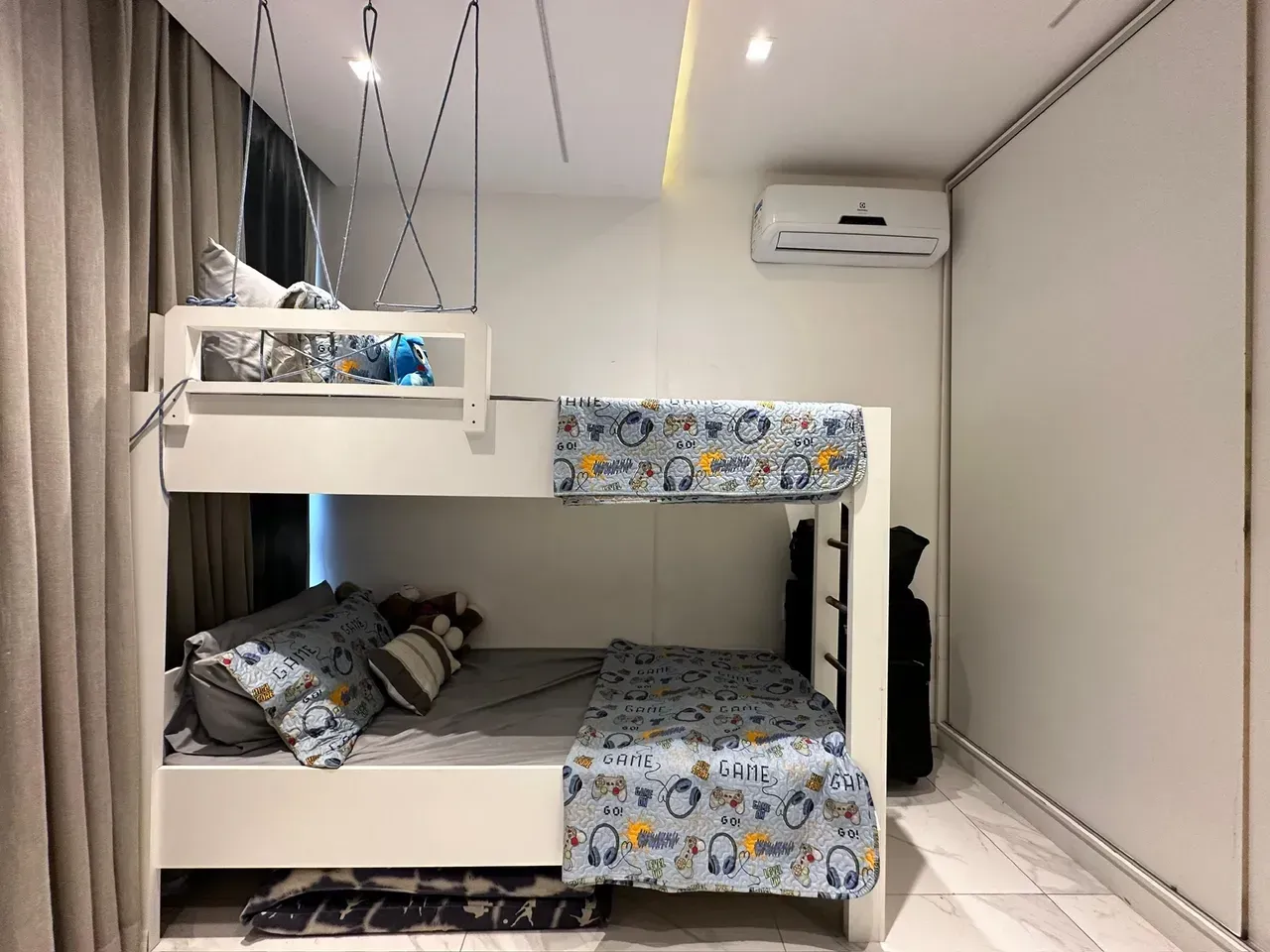 Furnished 250 m² apartment with 4 bedrooms and 5 bathrooms — photo 50