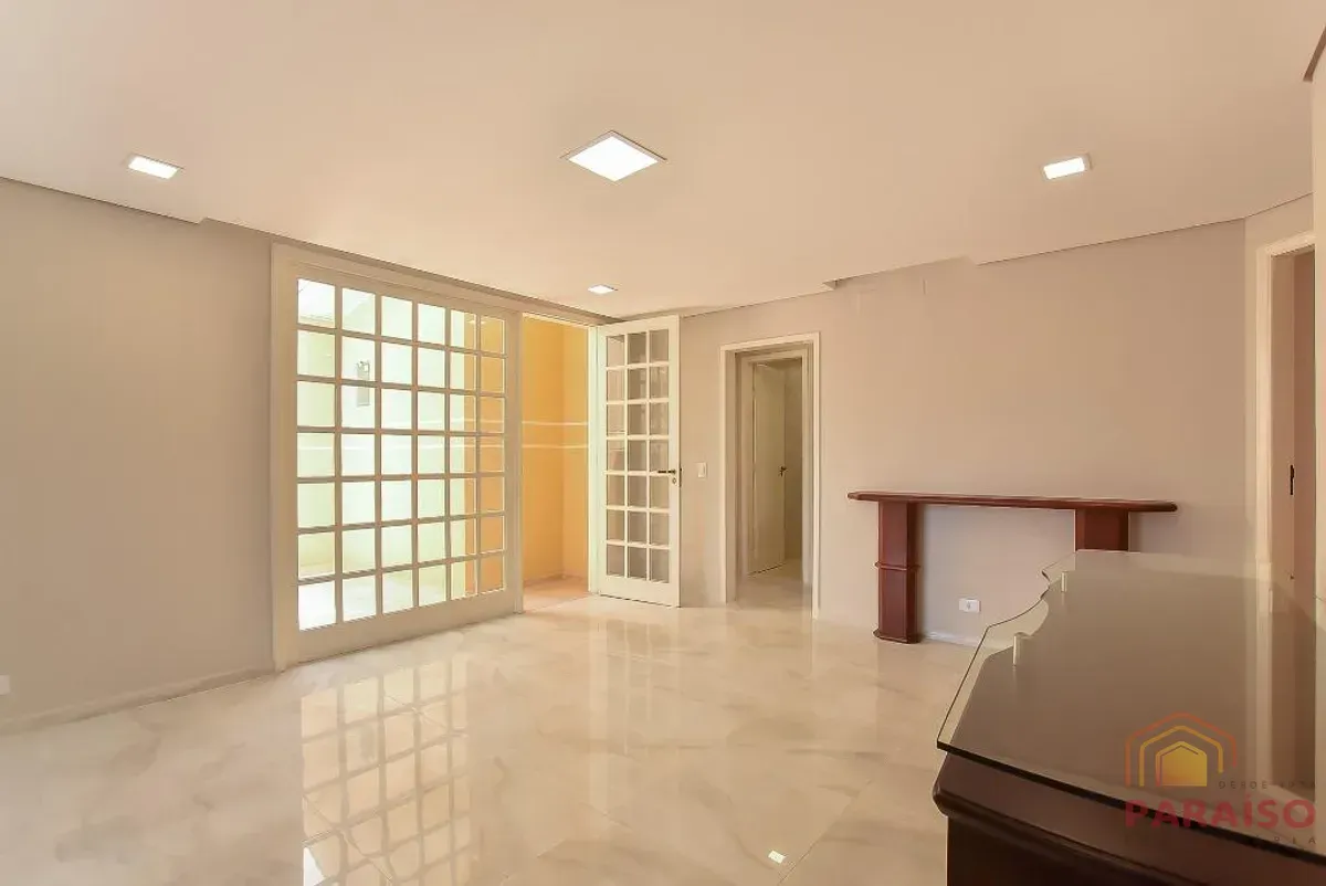 689 m² house with 5 bedrooms and 7 bathrooms — photo 24