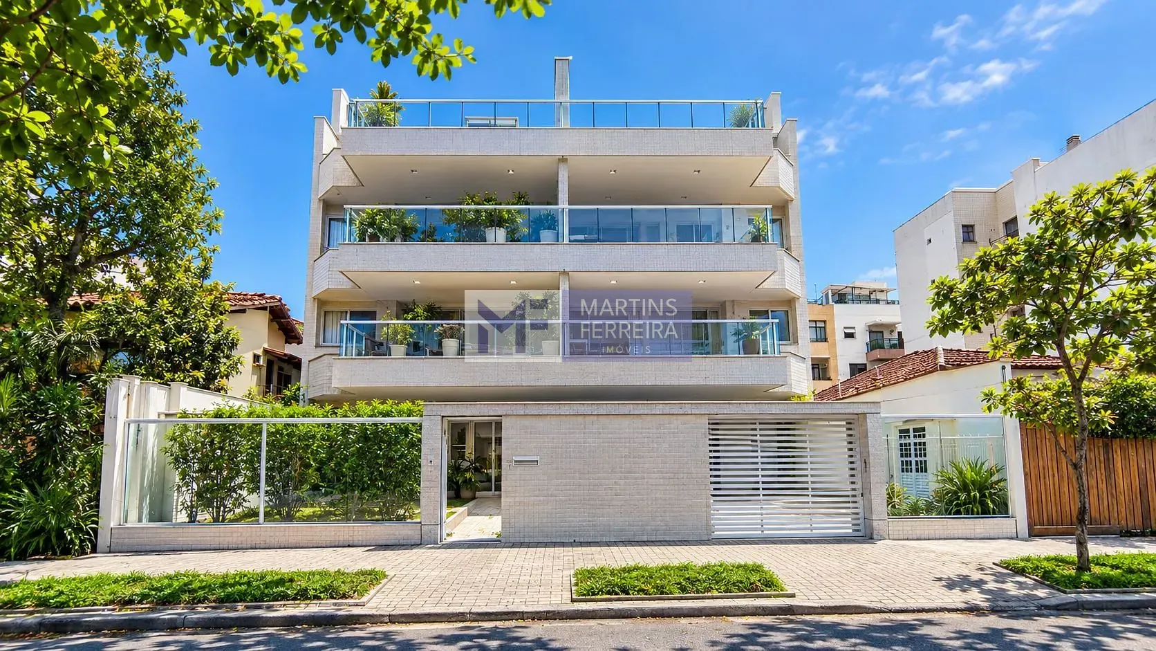 Балкон с грилем и 3 спальни: квартира 122 м² — photo 3