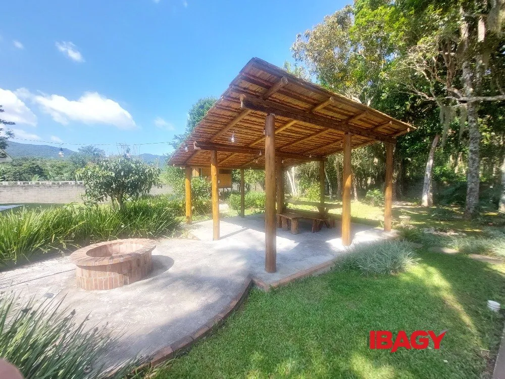 Furnished house with 5 bedrooms on 5200 m² — photo 61