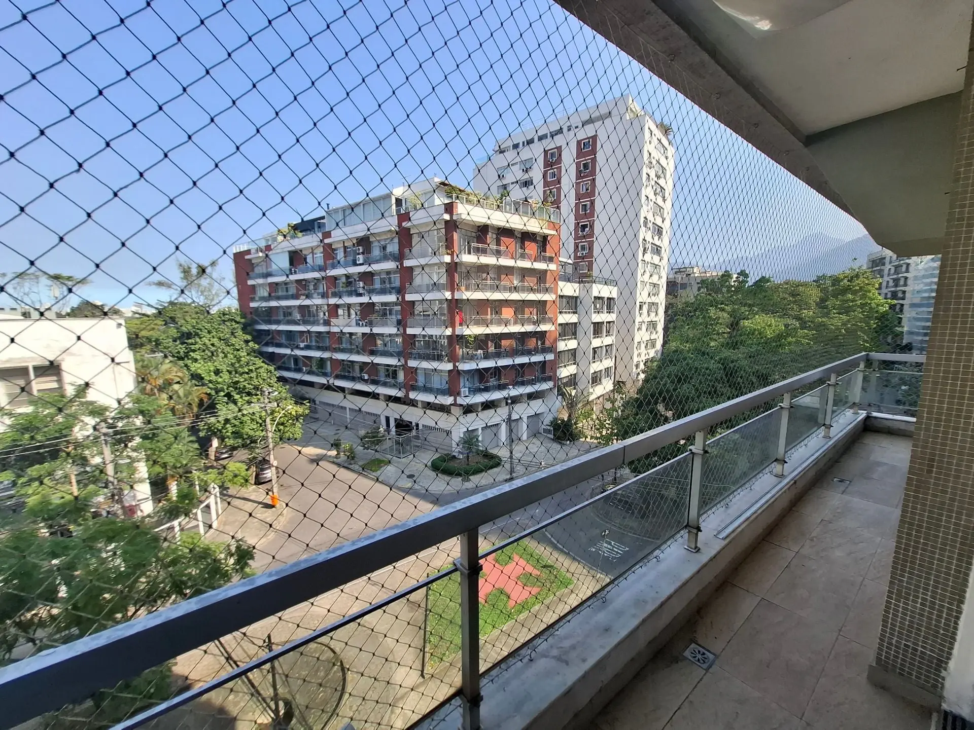 Floor-to-ceiling windows in a 3-bedroom apartment, 150 m² — photo 8