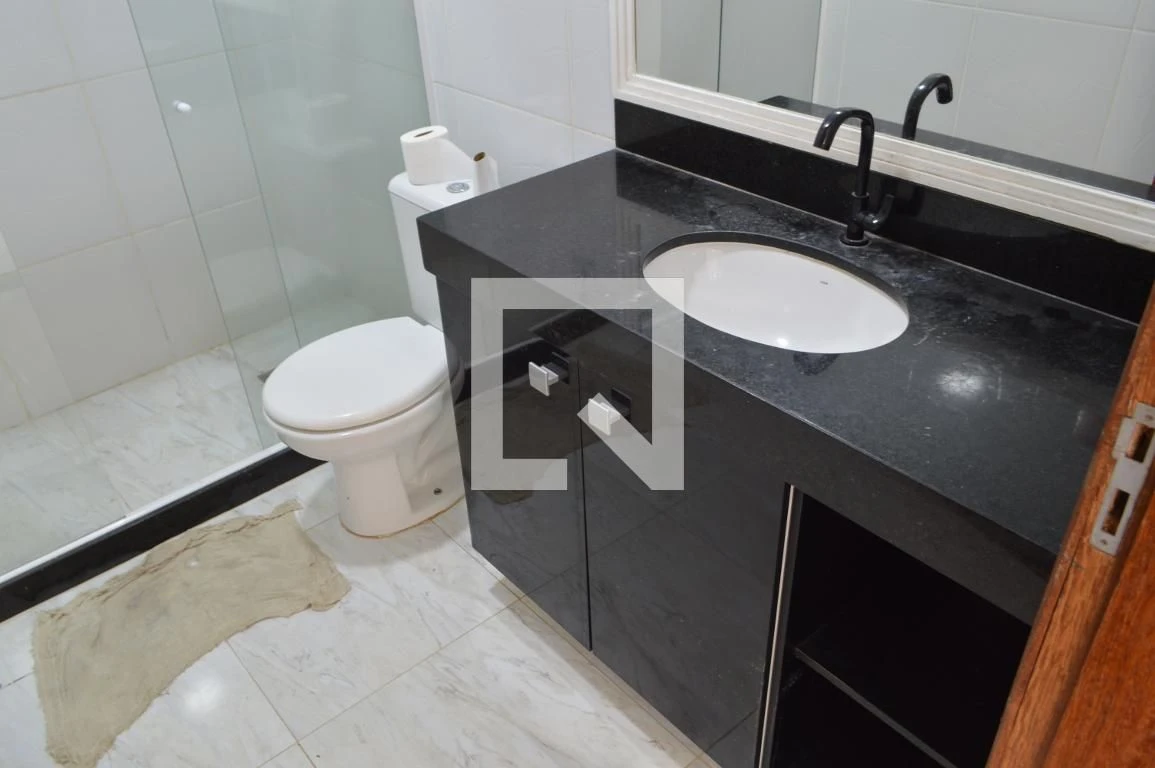 Casa de 3 quartos com janelas do piso ao teto — photo 19