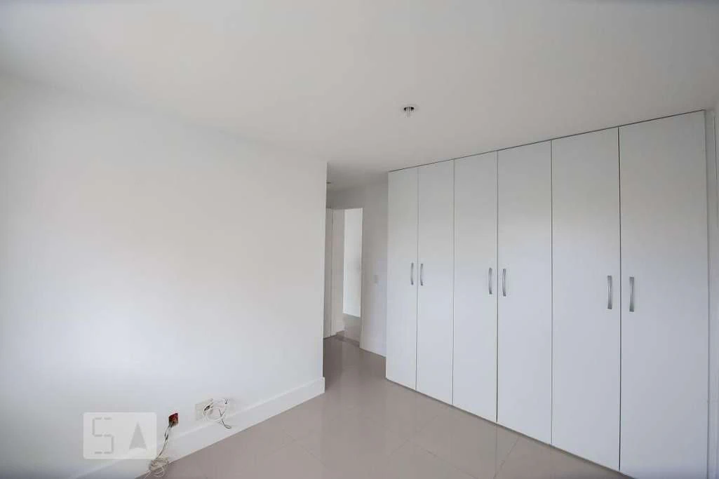 164 m² apartment with 3 bedrooms and a balcony — photo 10
