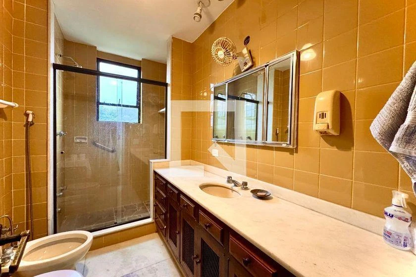 Furnished apartment, 180 m², with a glass-enclosed balcony — photo 11