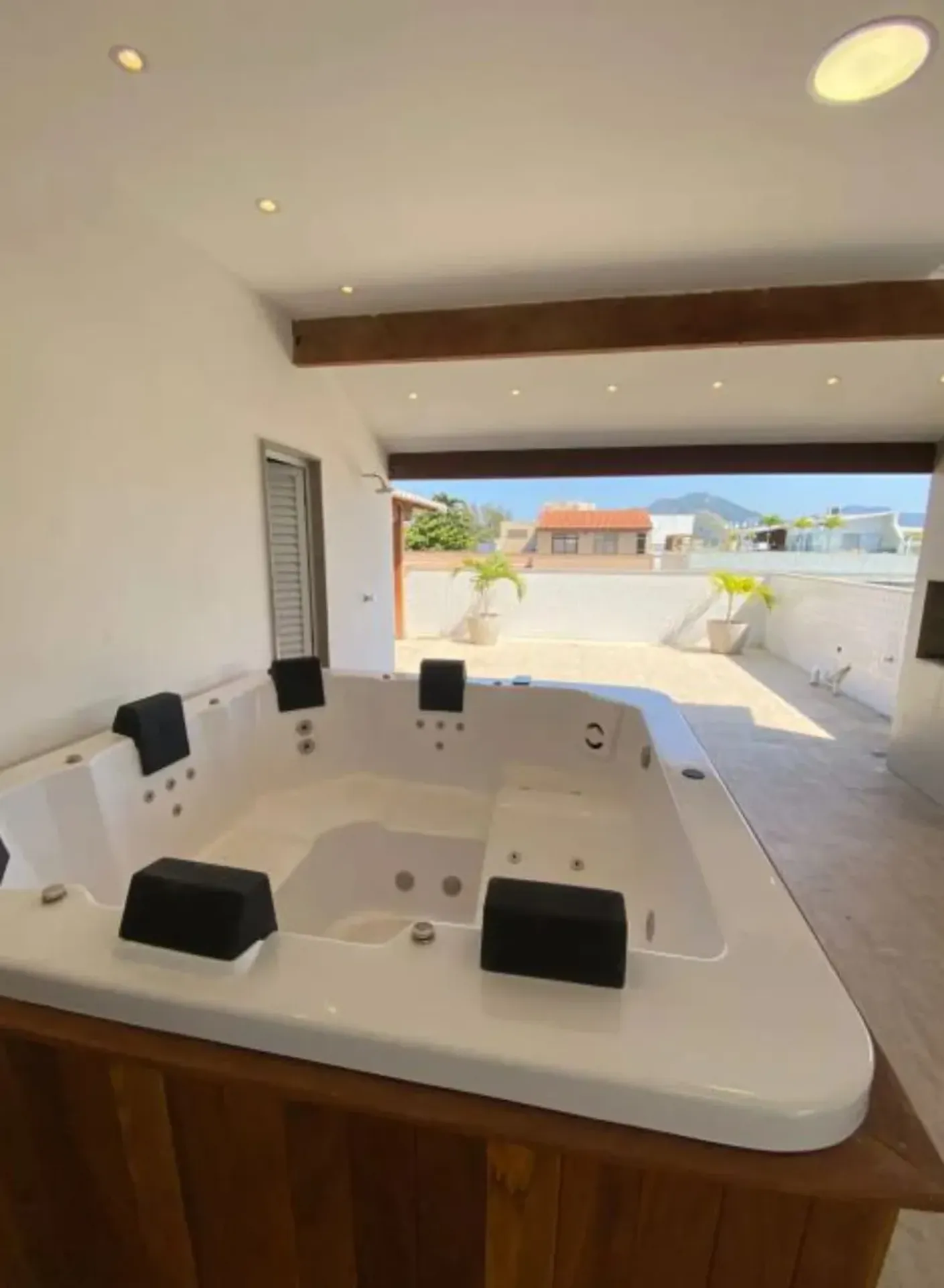 Duplex com 4 quartos, cozinha aberta a gás e 340 m² — photo 37