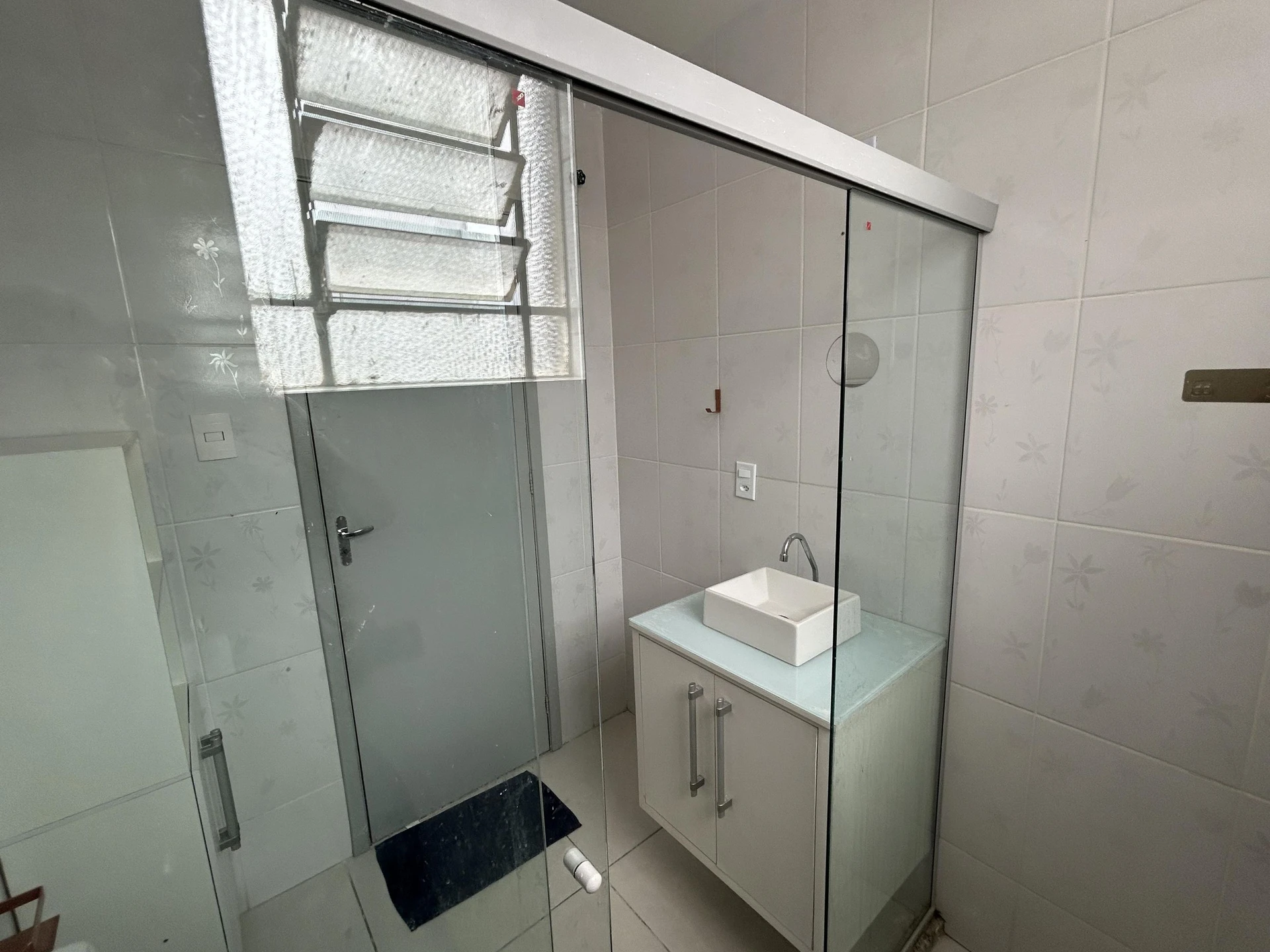Casa de 2 quartos com piso de madeira ou laminado — photo 34