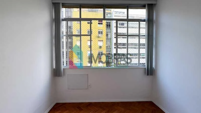 Wood or laminate floors in a 2-bedroom apartment, 65 m² — photo 18