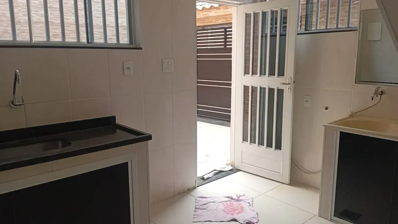 Single-story house with 2 bedrooms and 1 bathroom — photo 2