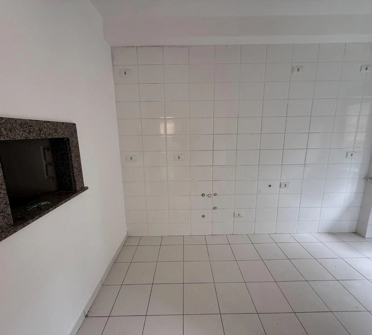 Wood or laminate floors in a 3-bedroom apartment, 65 m² — photo 2