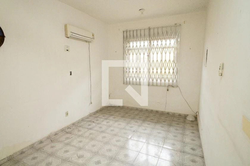 3-bedroom house with private garden and laundry area — photo 3