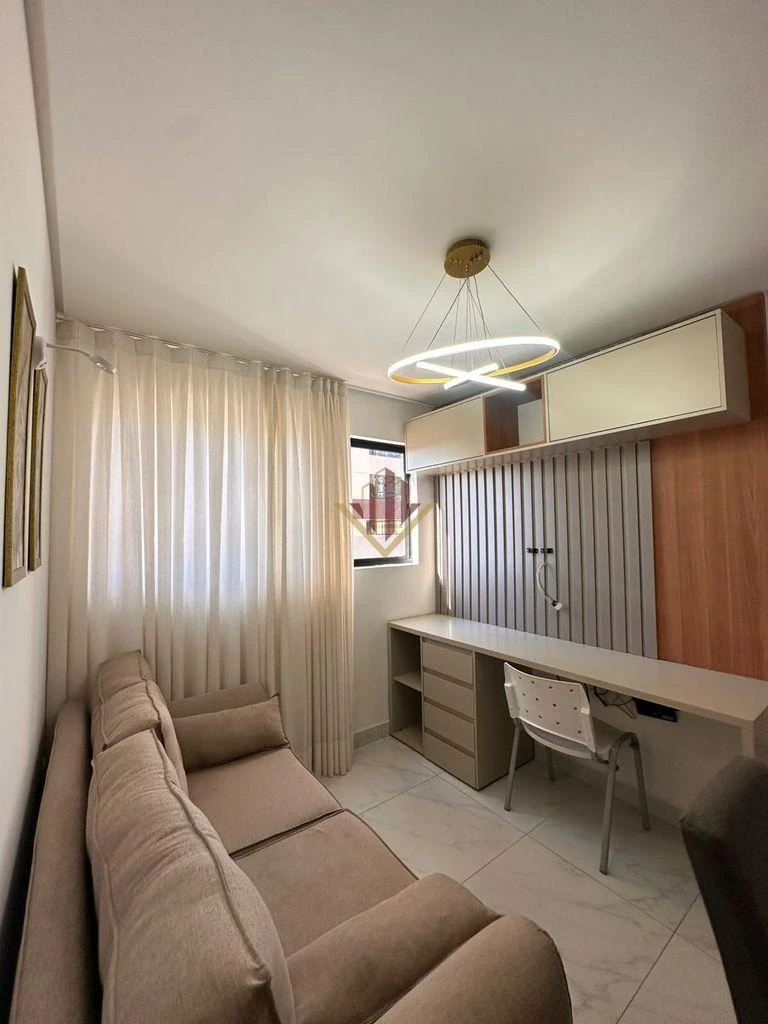 One-bedroom apartment in a building with a pool