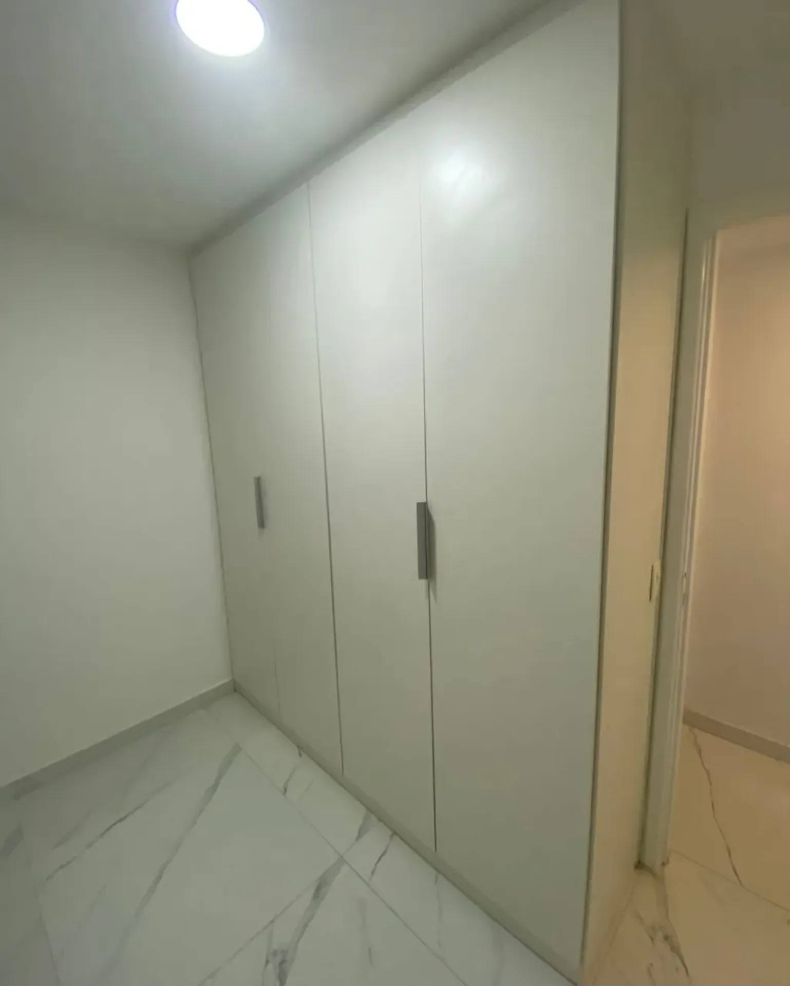 Apartment with 3 bedrooms, 2 bathrooms and a balcony — photo 25
