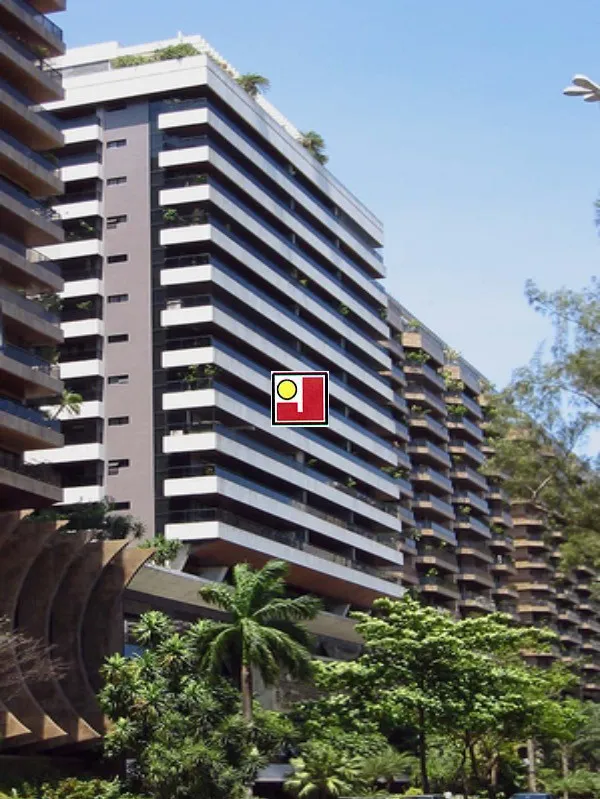 4-bedroom apartment with a glass-enclosed balcony — photo 4