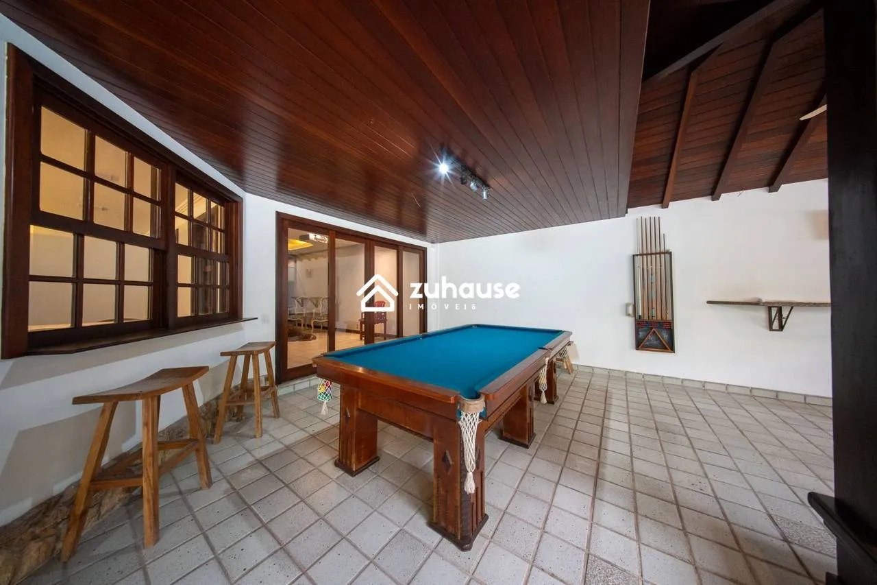 Casa de 5 quartos com janelas do piso ao teto — photo 11