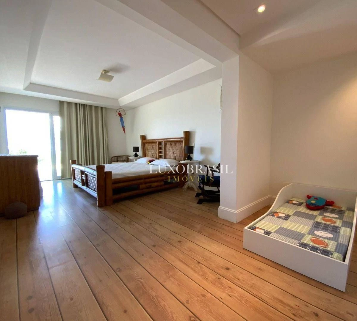 Apartment with 4 suites and access to shared pool — photo 42