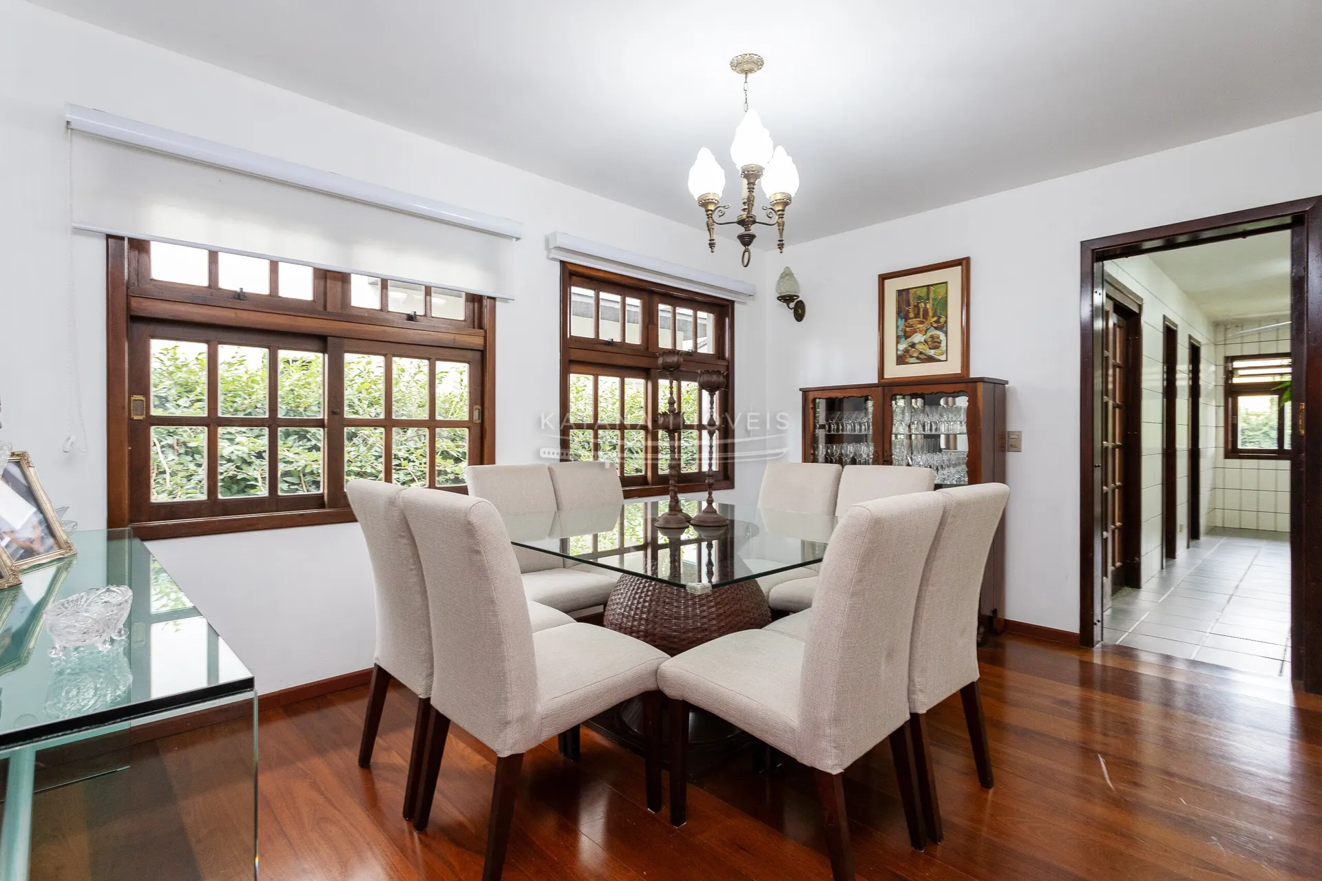 House with a closed kitchen and gas stove, 4 bedrooms — photo 9