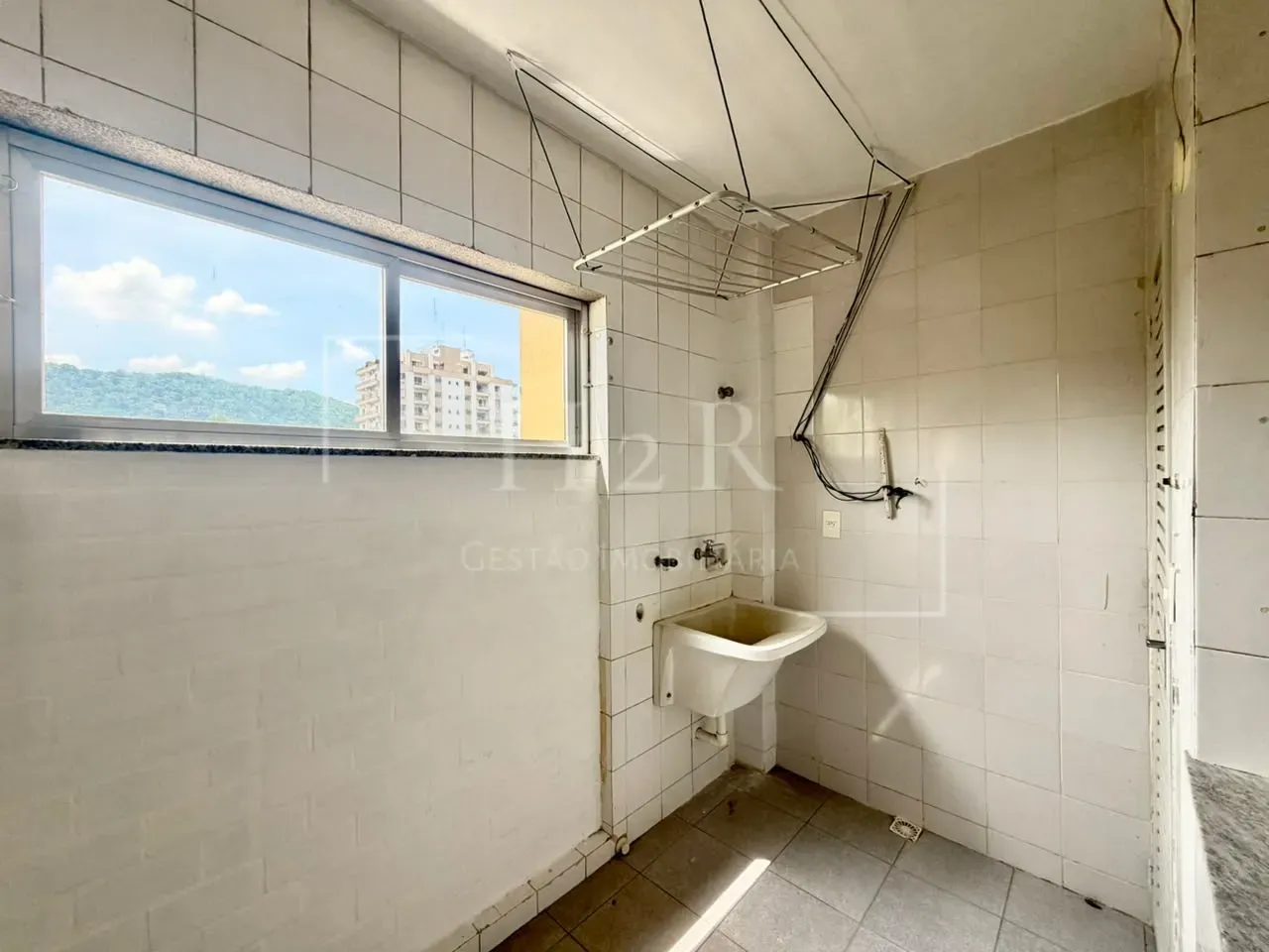 One-bedroom apartment with a mountain view in Rio de Janeiro — photo 11