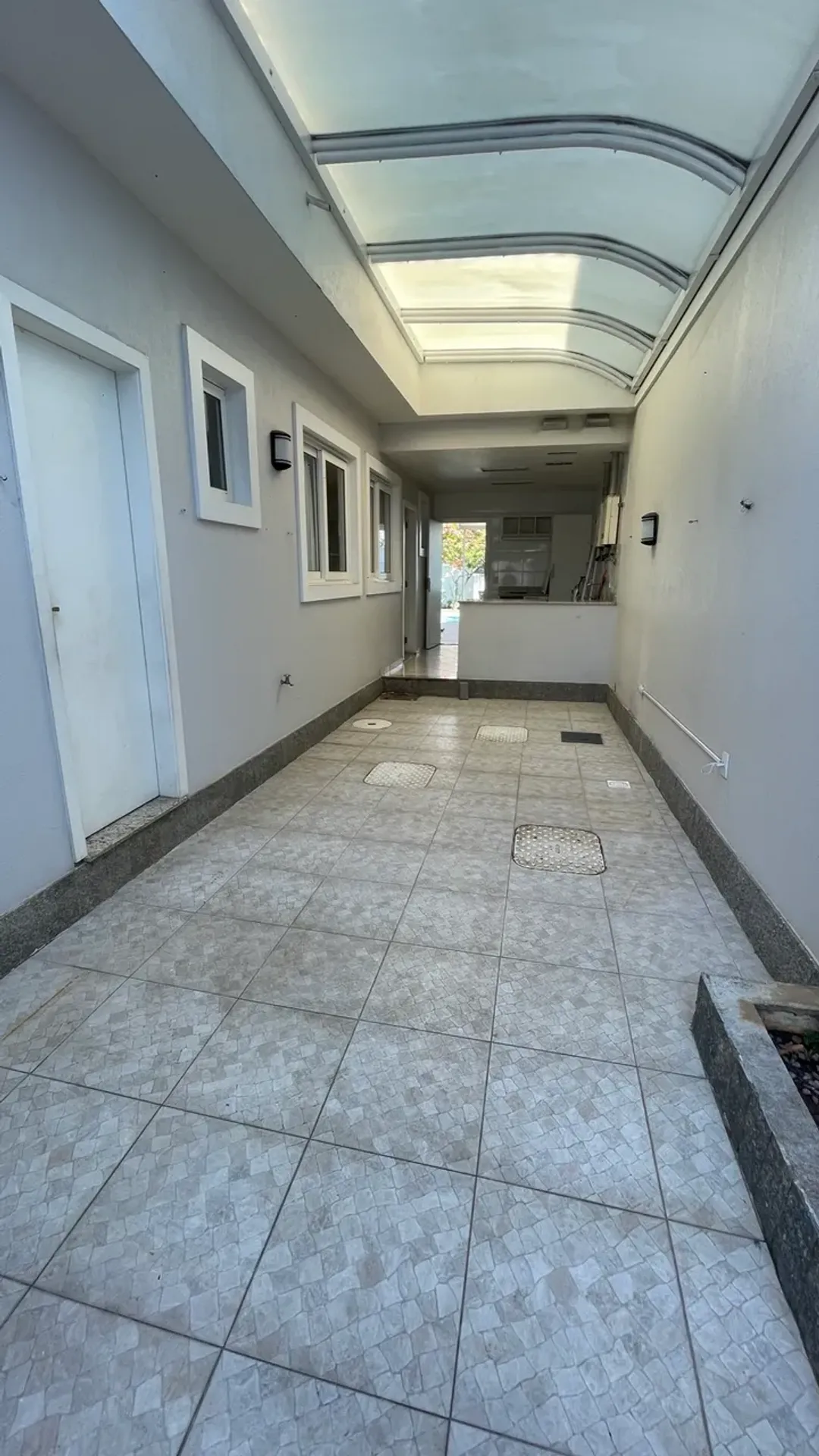 Casa mobiliada com 4 quartos e varanda com churrasqueira — photo 28
