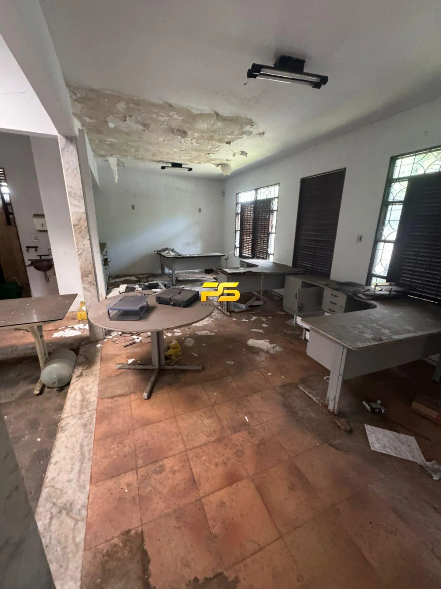680 m² house with 9 bedrooms and separate kitchen — photo 20