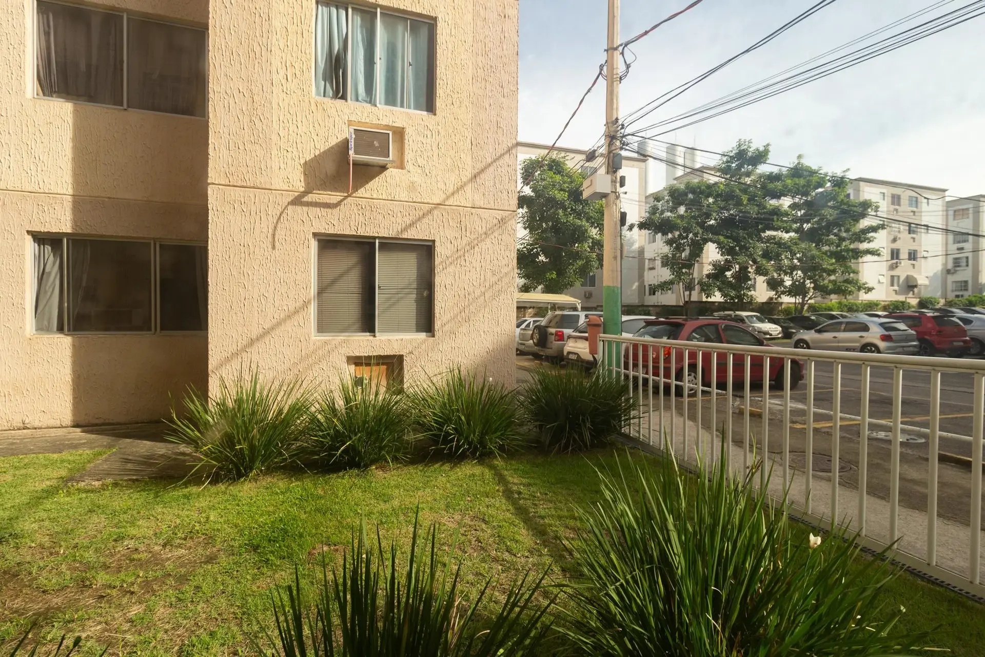 Apartment with 2 bedrooms and a kitchenette stove — photo 8