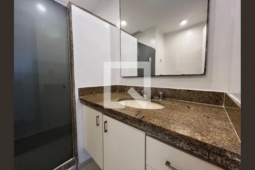 Glass-enclosed balcony in a 3-bedroom apartment, 103 m² — photo 27